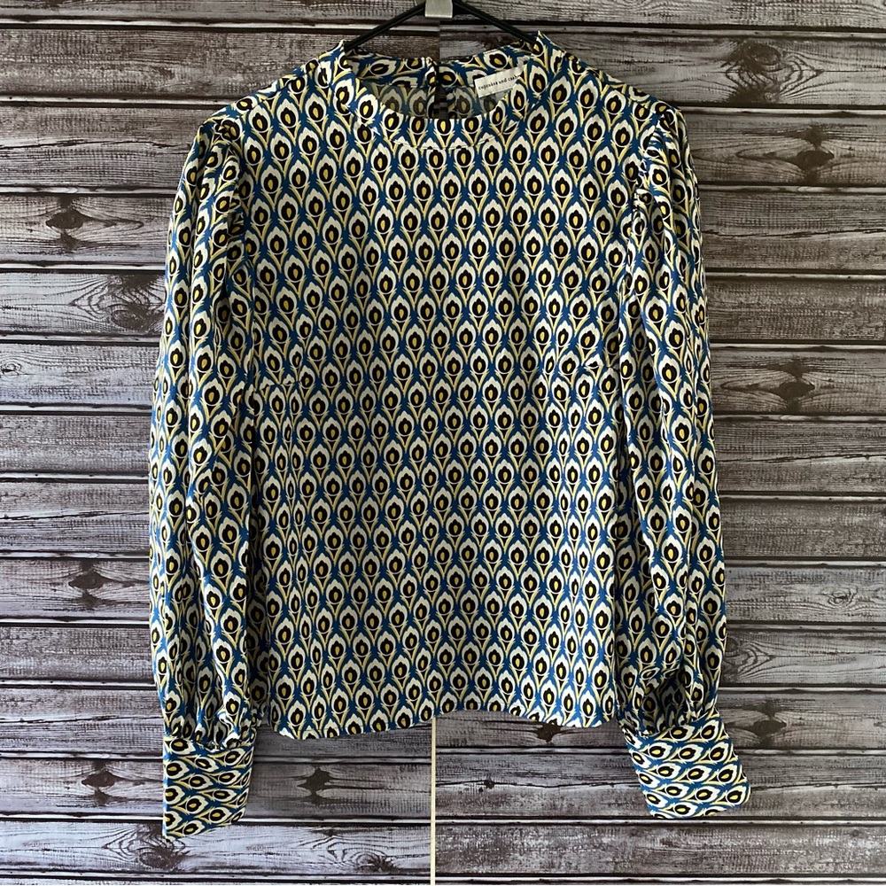 Cupcakes and Cashmere Long-Sleeved Blouse Size M